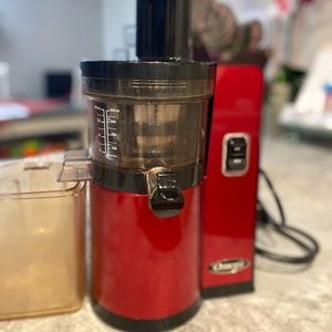 Omega VSJ843Q vertical low speed juicer